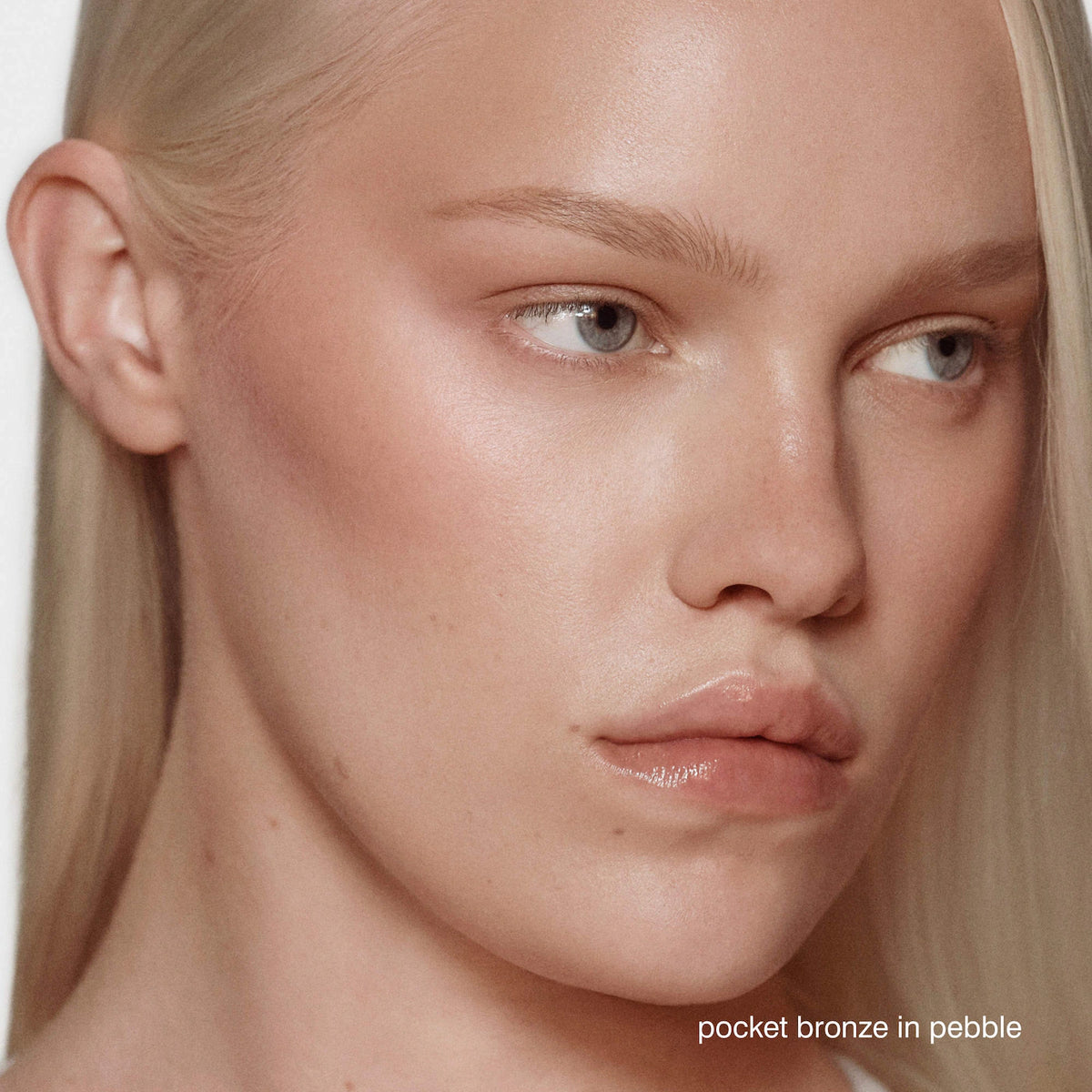 Rhode  Bronceador crema de larga duración Pocket Bronze - tono sip